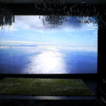 撮影機材のプロジェクターでスタジオ内壁面に映像を投射すると、幻想的な雰囲気を演出できます。 【都内池袋格安撮影スタジオ】